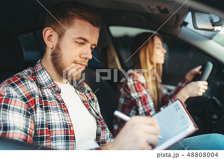 Male instructor and female student, driving lesson 48808004
