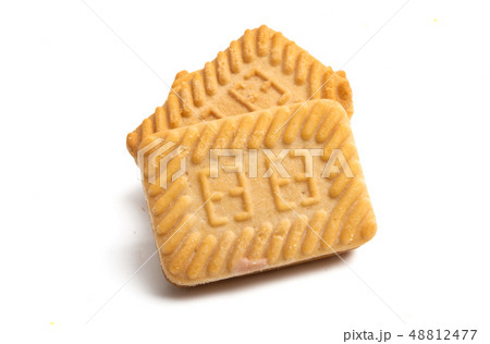 cream sandwich cookie 48812477