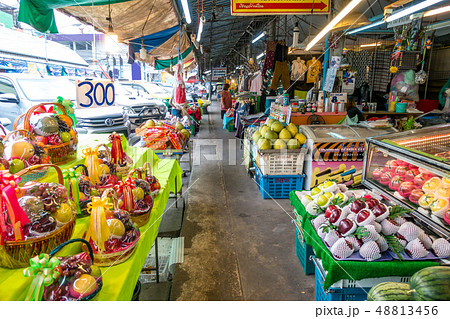 メークロン駅周辺の商店街 48813456
