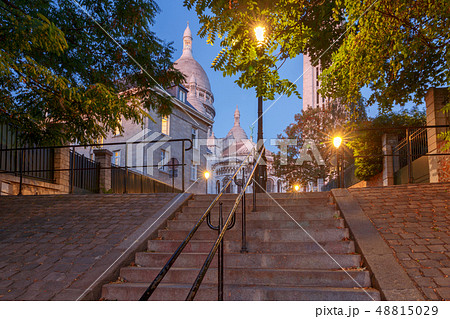 Paris. Sacre Coeur in the early morning. 48815029