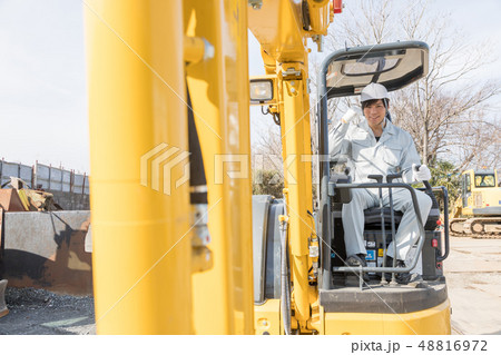 重機　人物　日本人 48816972