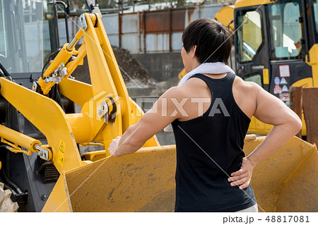 重機　人物　日本人 48817081