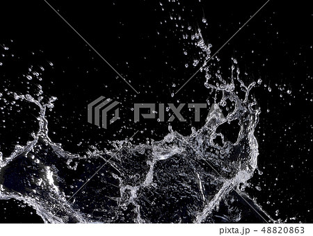 水しぶき 48820863