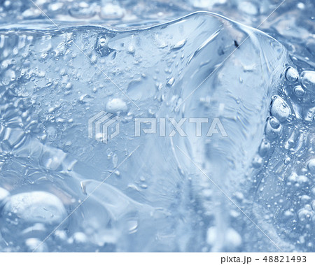 氷と炭酸水 48821493