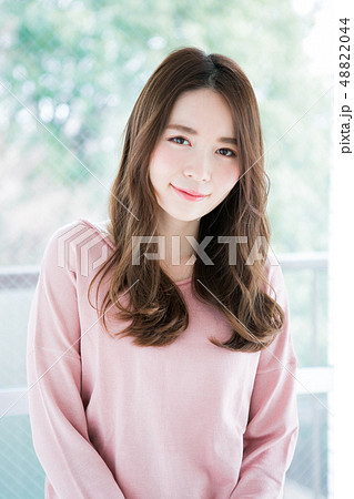 若い女性のヘアスタイルイメージ 48822044
