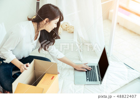 Girl working with online marketing bussiness. Girl working with online marketing bussiness. 48822407