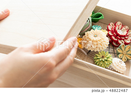 つまみ細工の和装小物 48822487