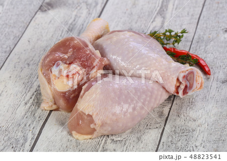 Raw chicken legs Raw chicken legs 48823541