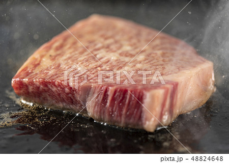 鉄板焼き サーロインステーキ 鉄板焼き サーロインステーキ 48824648