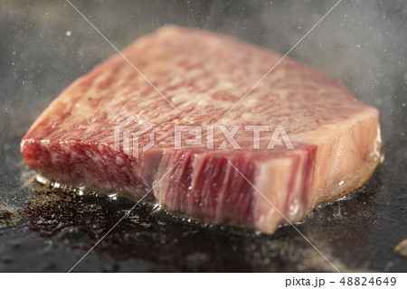 鉄板焼き サーロインステーキ 鉄板焼き サーロインステーキ 48824649