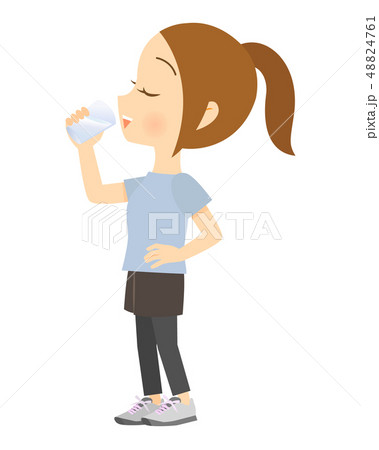 水を飲む女性 全身 02のイラスト素材