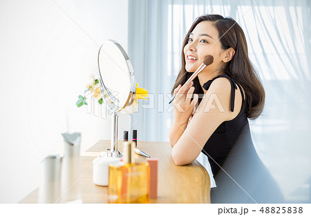 女性　ビューティー 48825838