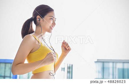 女性　スポーツウェア 48826023