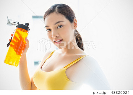 女性　スポーツウェア 48826024