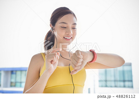 女性　スポーツウェア 48826112