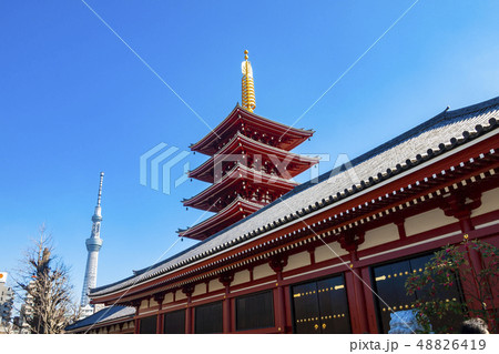 東京都 浅草寺 五重塔とスカイツリーの写真素材