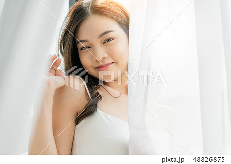 女性　ビューティー 48826875