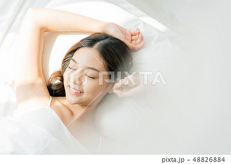 女性　ビューティー 48826884