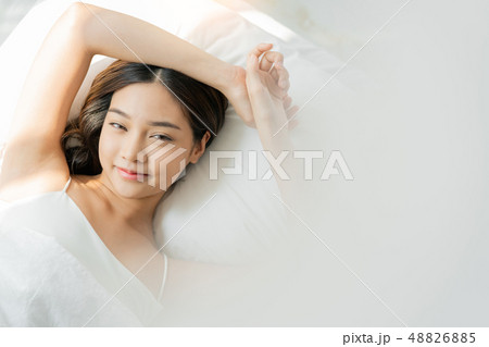 女性　ビューティー 48826885