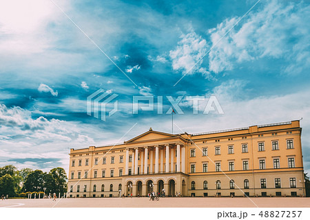 The Royal Palace Det kongelige slott Building was built in the first half of the 19th century in 48827257