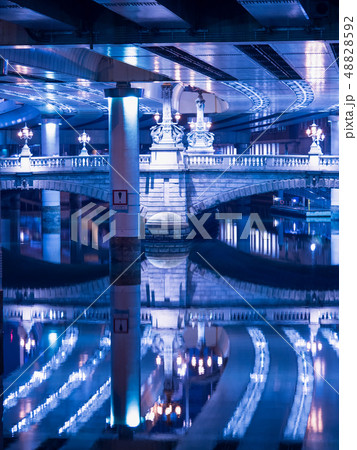 首都高ガード下の日本橋川 48828592