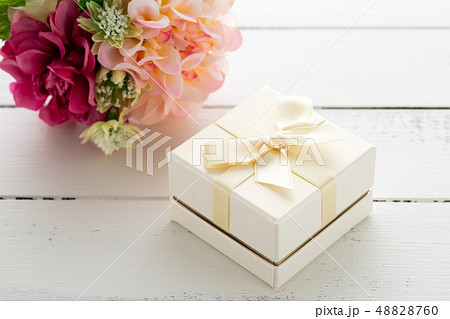 プレゼント 48828760