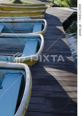 池のボート 48832009