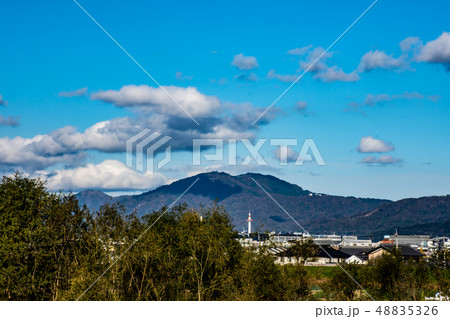 京都タワーと比叡山の遠景 48835326