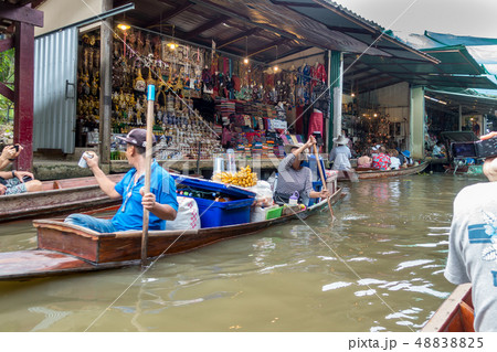 ダムヌンサドゥアック水上マーケット 48838825
