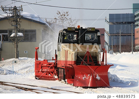 小樽築港駅にて、排雪モーターカー。 小樽築港駅にて、排雪モーターカー。 48839575