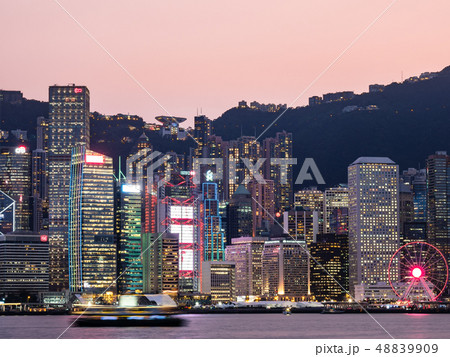 香港 尖沙咀から見るビクトリア・ハーバー 夕景 香港 尖沙咀から見るビクトリア・ハーバー 夕景 48839909