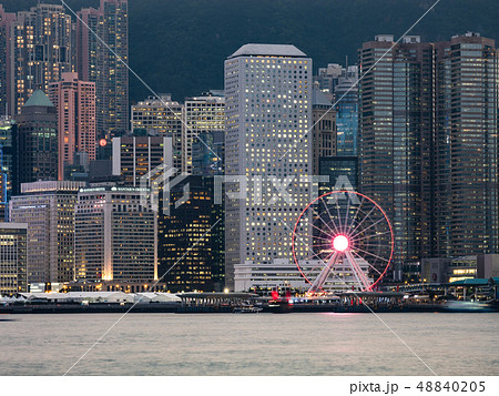 香港　尖沙咀から見るビクトリア・ハーバー　夕景 48840205