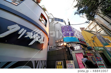 日本の東京都市景観 鶯谷駅周辺のホテル街などを望む 日本の東京都市景観 鶯谷駅周辺のホテル街などを望む 48841007