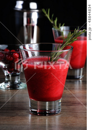 freshly squeezed cranberry smoothie 48844834