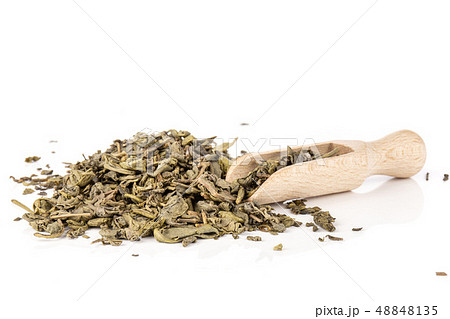 Dry green tea isolated on white 48848135