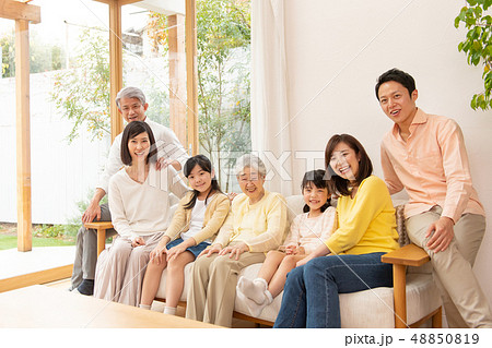 大家族 四世代 ファミリーイメージ 48850819