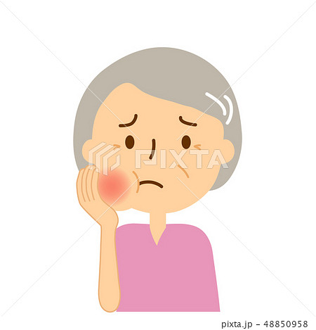 虫歯シニア女性ちょっと腫れてる 48850958