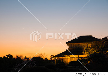 偕楽園 夕暮れの好文亭 （茨城県水戸市） ※2019年3月 48851065