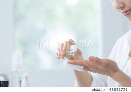 若い女性、ビューティーイメージ、手元 若い女性、ビューティーイメージ、手元 48851721