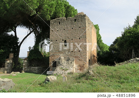 古代ローマ遺跡　アッピア旧街道 48851896