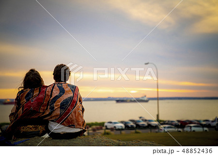 美しい夕焼け空と恋人達_6 美しい夕焼け空と恋人達_6 48852436