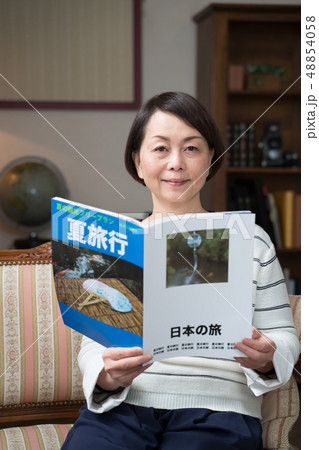 旅行、女性、旅雑誌(架空の雑誌) 旅行、女性、旅雑誌(架空の雑誌) 48854058