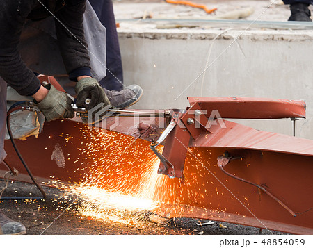 建築廃材のガス切断 48854059