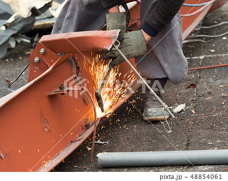 建築廃材のガス切断 48854061