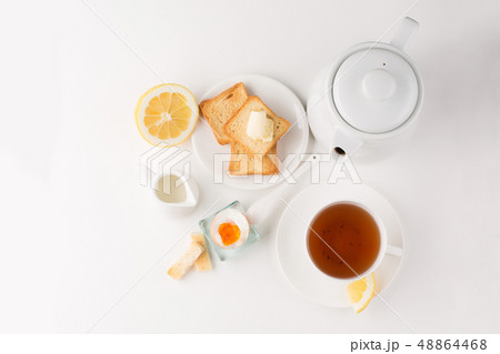 Fresh delicious breakfast 48864468