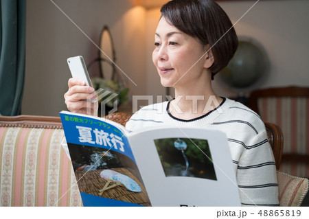 旅行、女性、旅雑誌(架空の雑誌) 旅行、女性、旅雑誌(架空の雑誌) 48865819