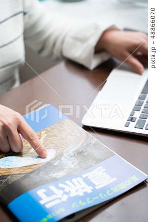 旅行、女性、旅雑誌(架空の雑誌) 旅行、女性、旅雑誌(架空の雑誌) 48866070