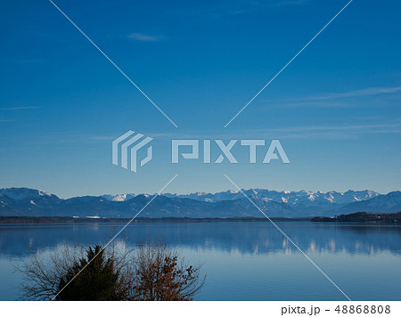 View over Lake Starnberg to the Alps 48868808