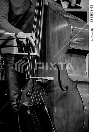 ベースプレイ 白黒 ベースプレイ 白黒 48869343