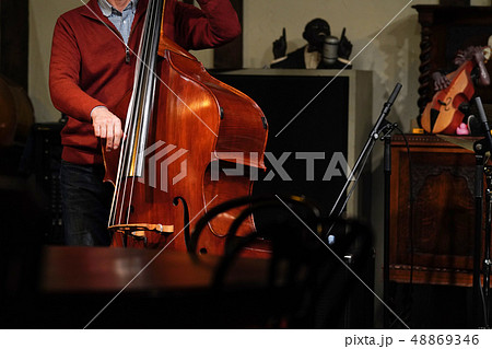 ベースプレイ 48869346